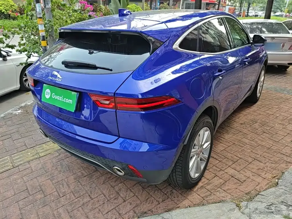 Jaguar E-PACE — фото 6