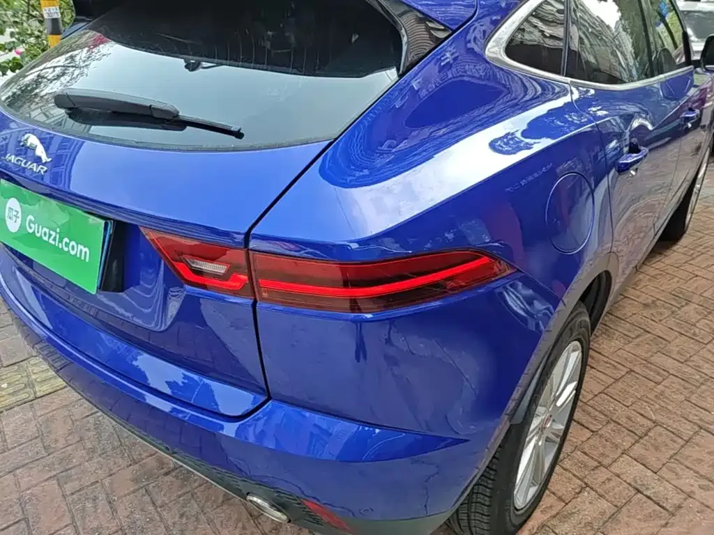 Jaguar E-PACE — фото 3