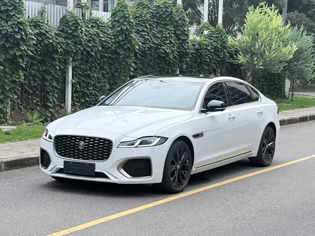 Jaguar XFL — фото 1