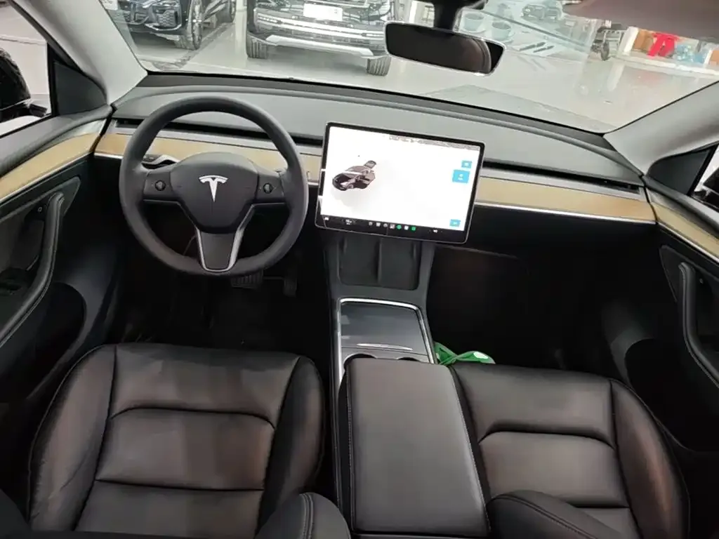 Tesla Model Y — фото 4