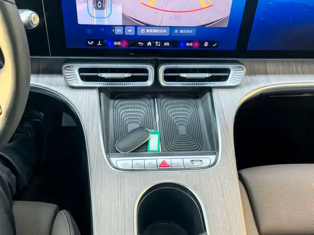 Mercedes-Benz GLC New Energy — фото 5