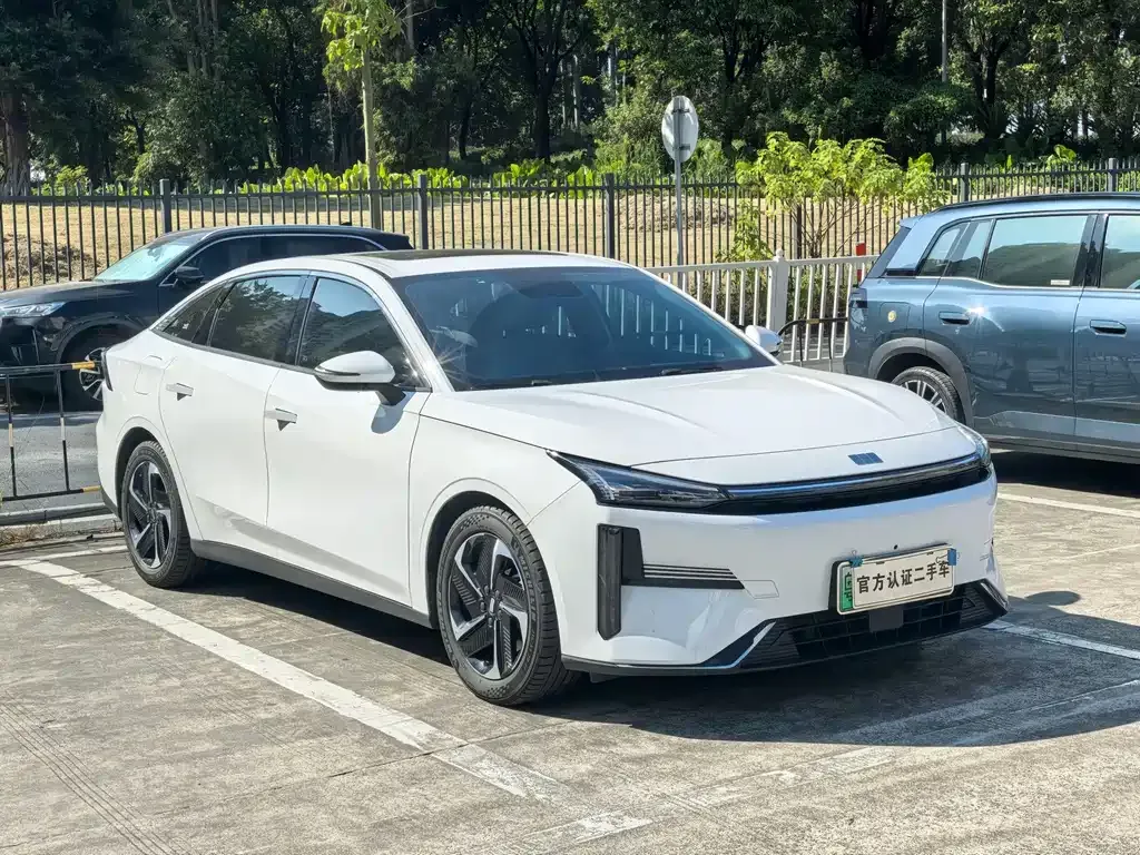 Geely Galaxy L6 — фото 10