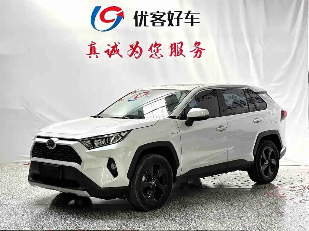 Toyota RAV4 — фото 1