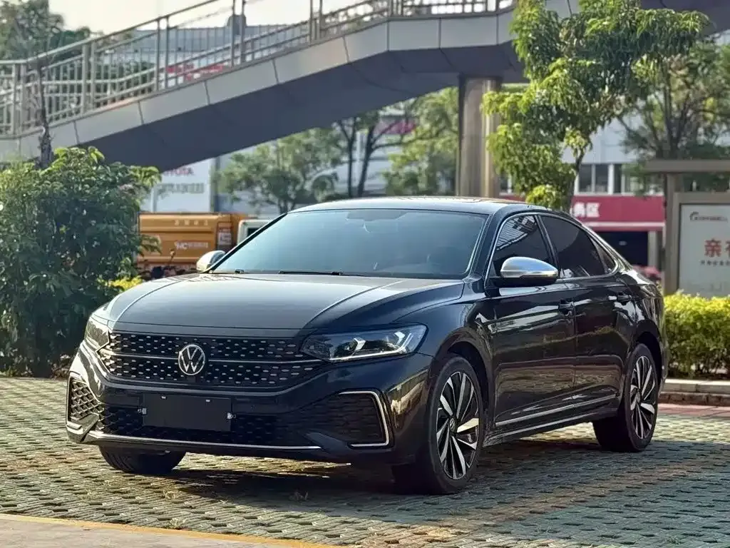 Volkswagen Passat — фото 1