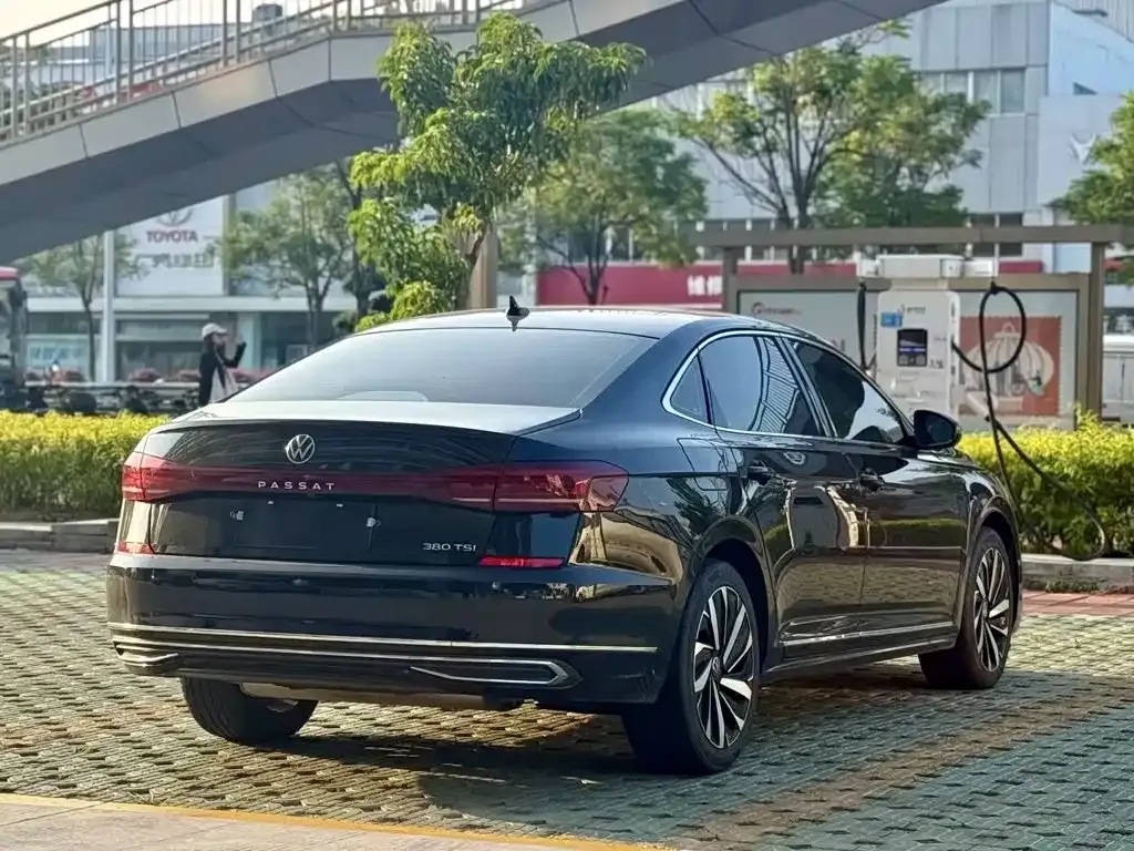Volkswagen Passat — фото 4