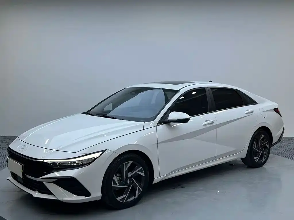 Hyundai Elantra — фото 1