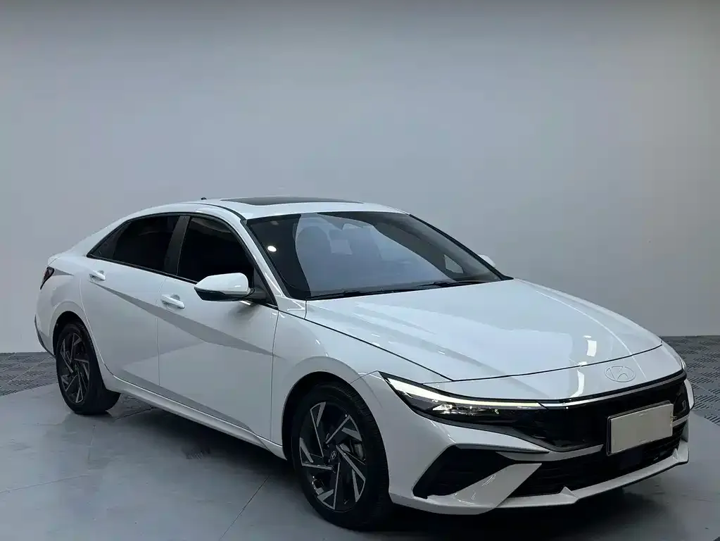 Hyundai Elantra — фото 6