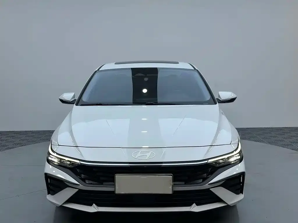 Hyundai Elantra — фото 2