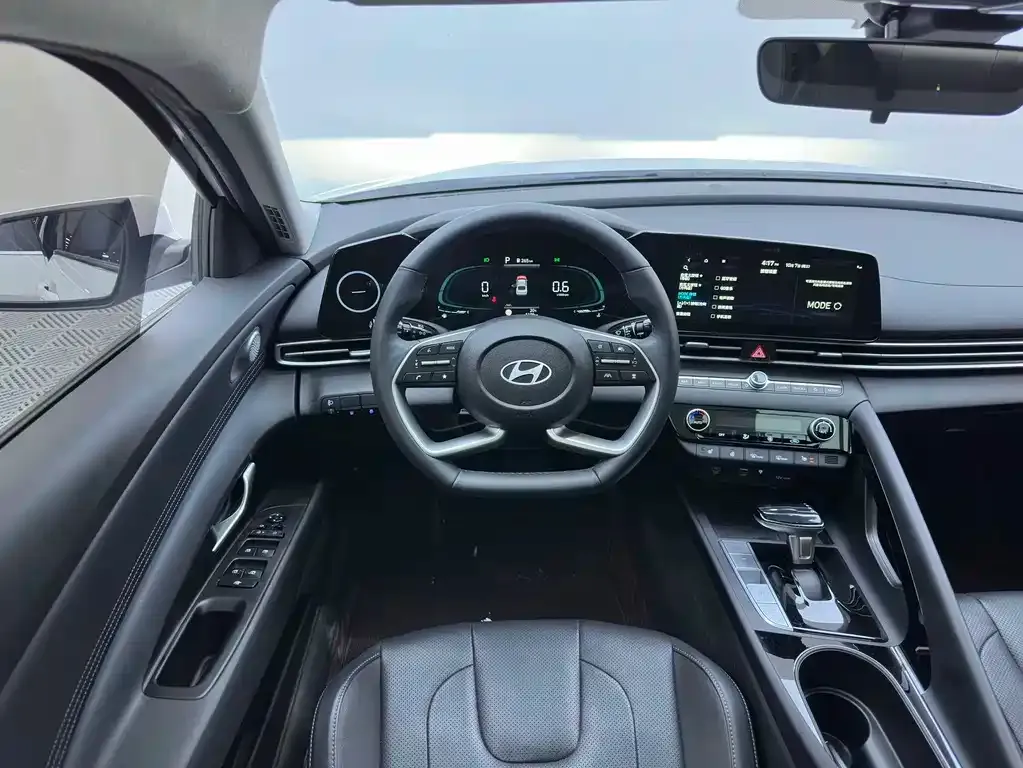 Hyundai Elantra — фото 10