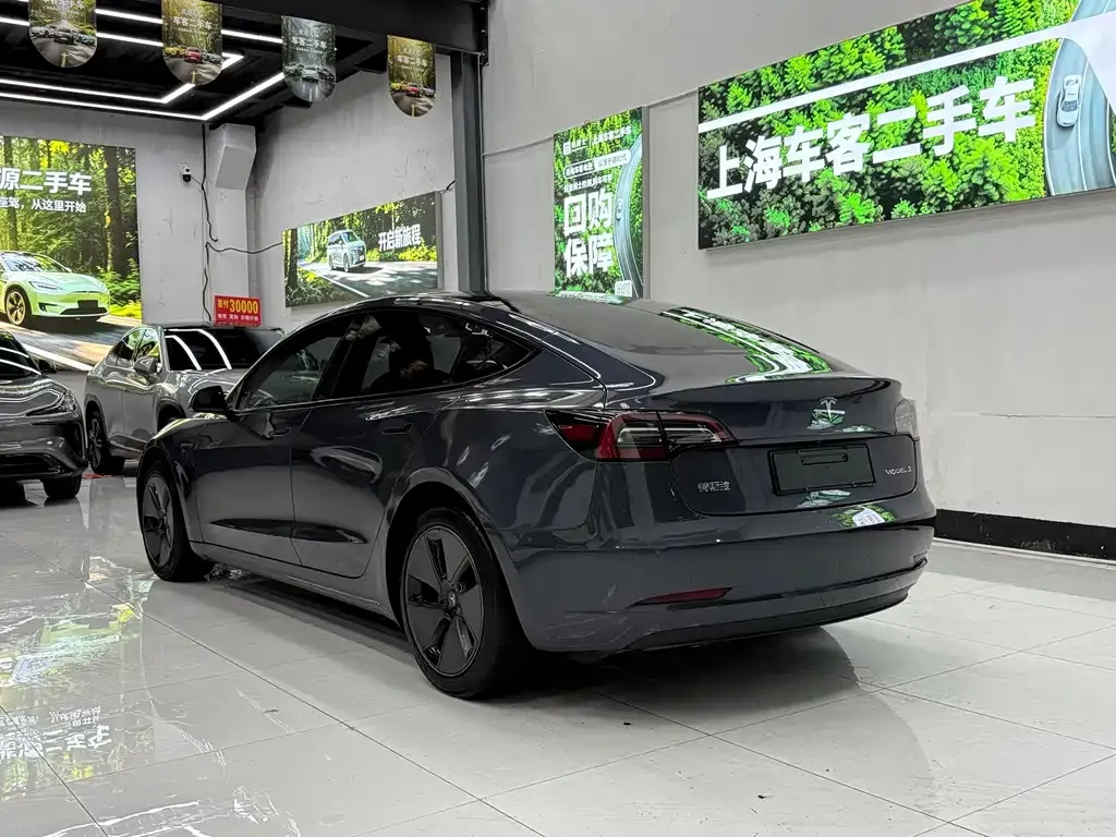 Tesla Model 3 — фото 9
