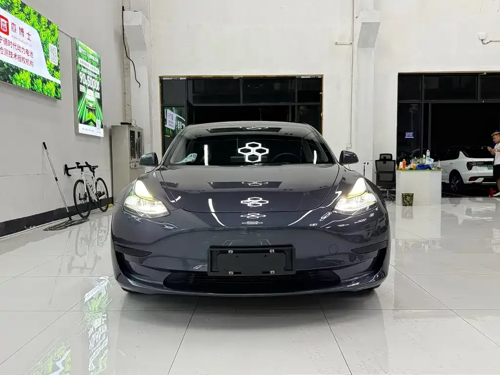Tesla Model 3 — фото 10