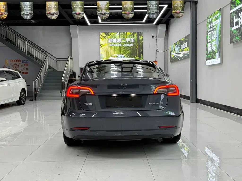 Tesla Model 3 — фото 4