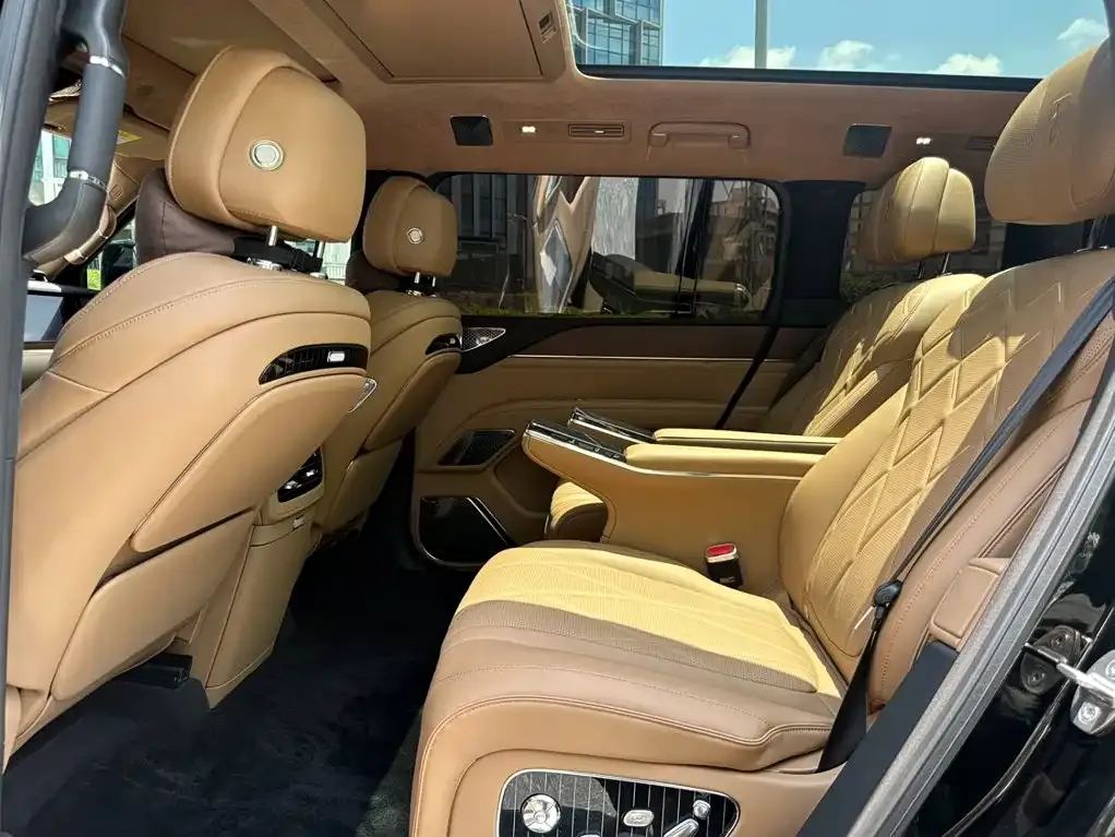 Yangwang Yangwang U8 L — фото 5