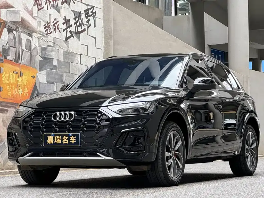 Audi Q5L — фото 1