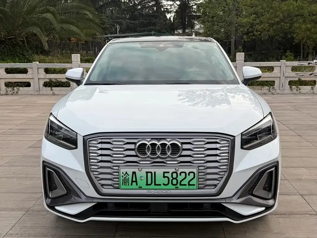 Audi Q2L e-tron — фото 2