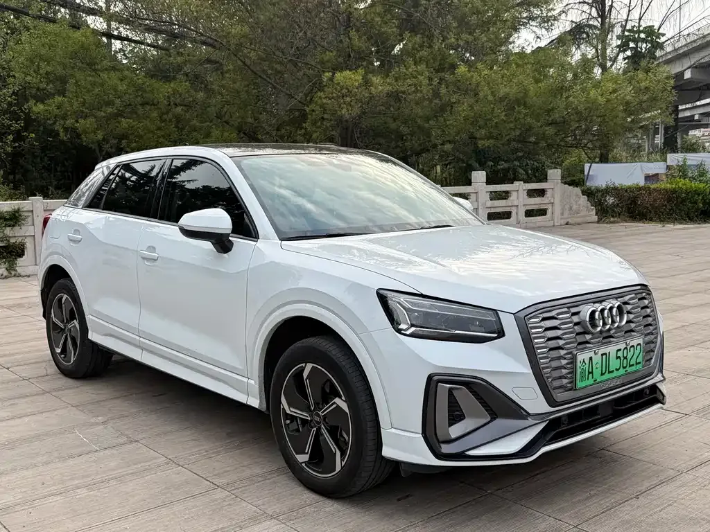 Audi Q2L e-tron — фото 10