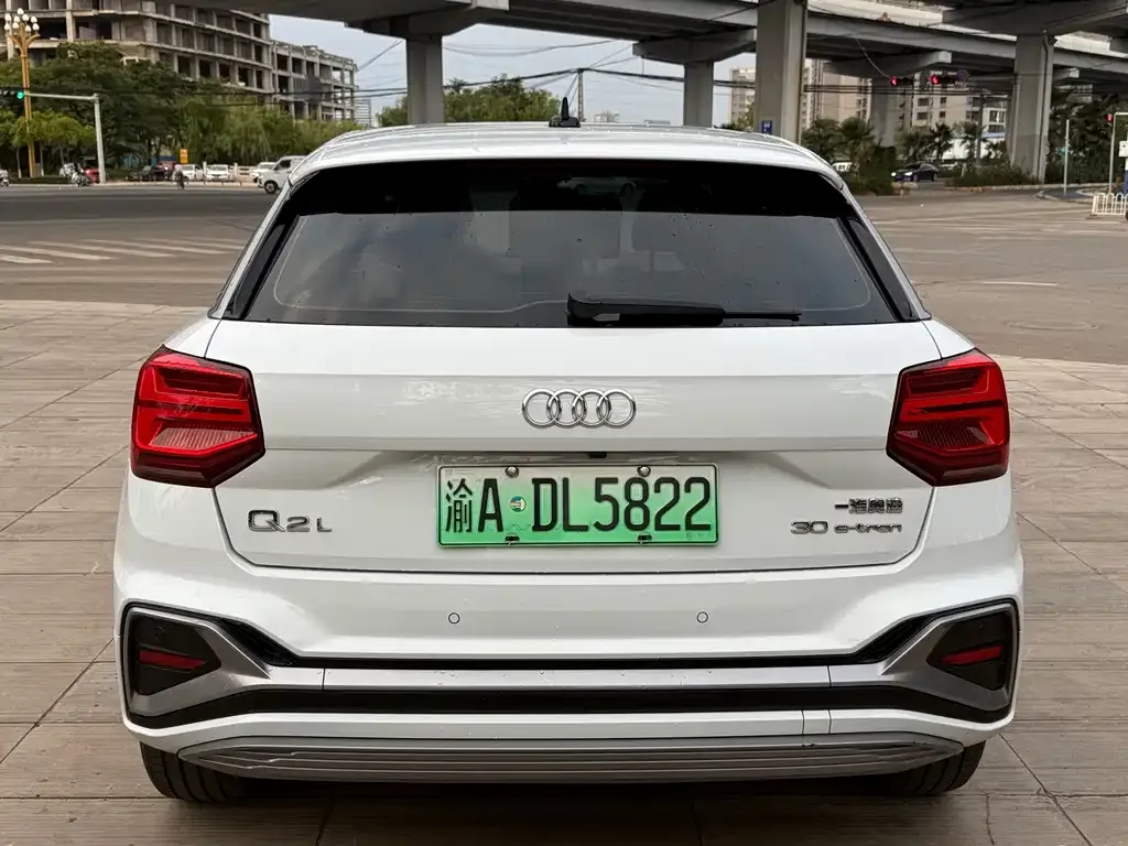 Audi Q2L e-tron — фото 5