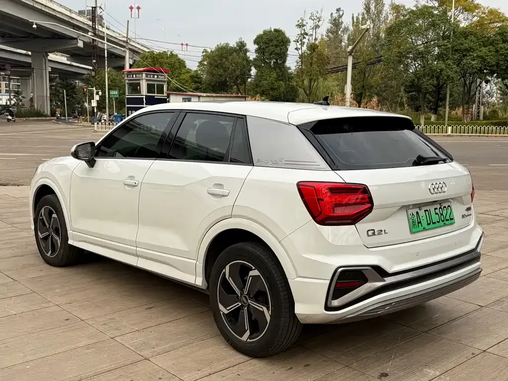 Audi Q2L e-tron — фото 8