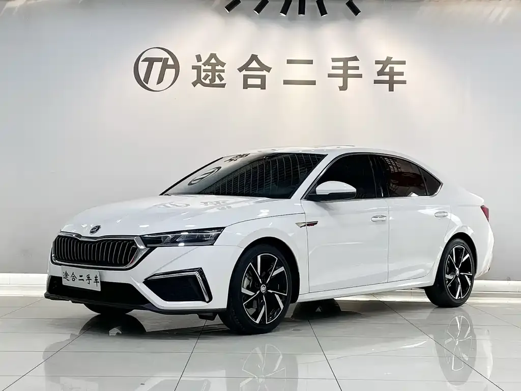 Skoda Octavia — фото 1