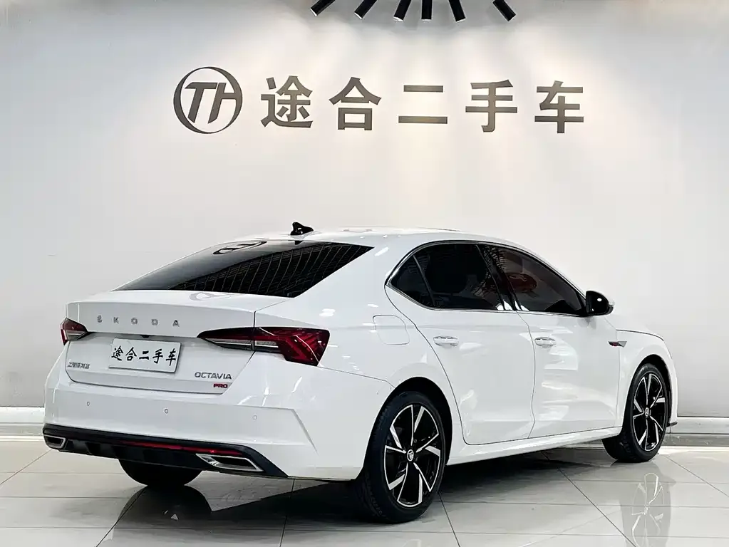 Skoda Octavia — фото 10