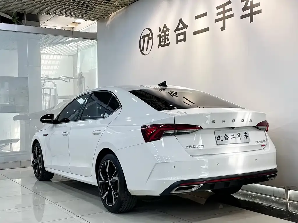 Skoda Octavia — фото 6