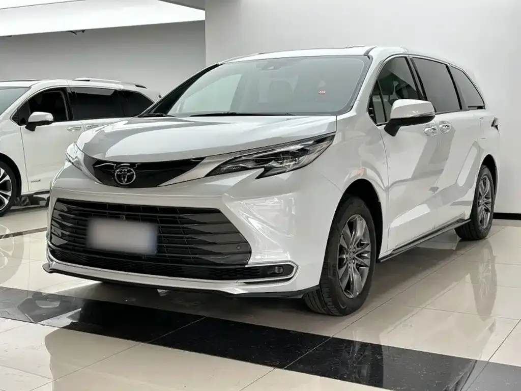 Toyota Sienna — фото 1