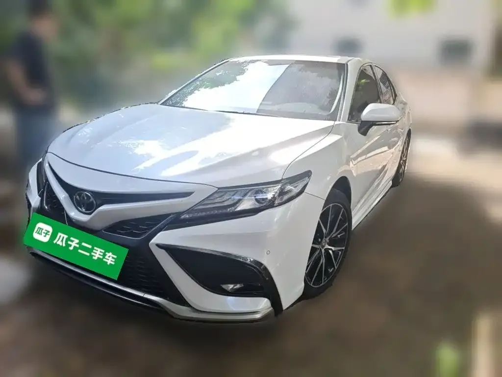 Toyota Camry — фото 1