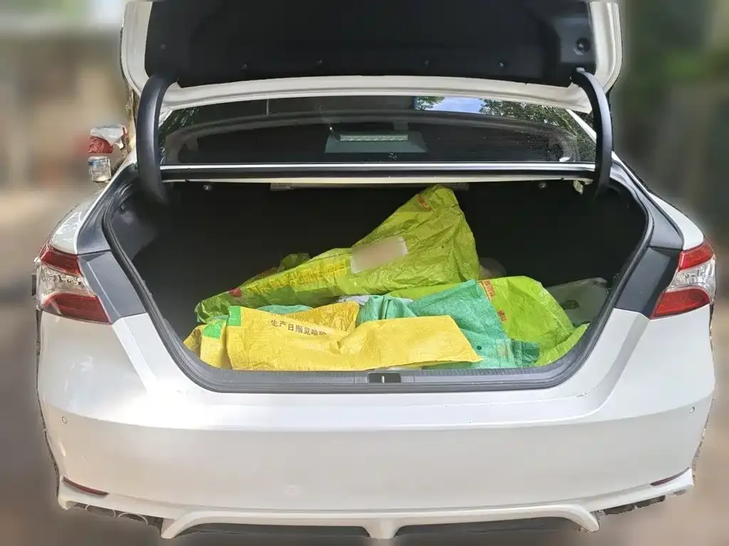 Toyota Camry — фото 9
