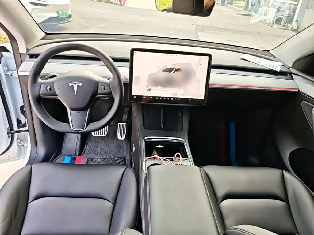 Tesla Model Y — фото 10