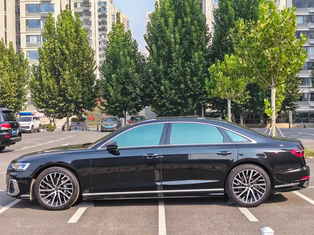 Audi A8 — фото 10
