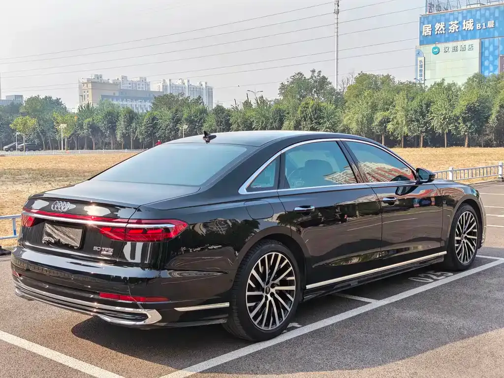 Audi A8 — фото 5