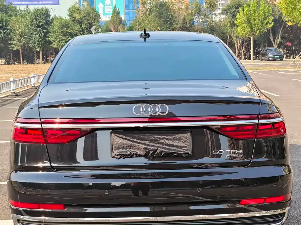 Audi A8 — фото 6