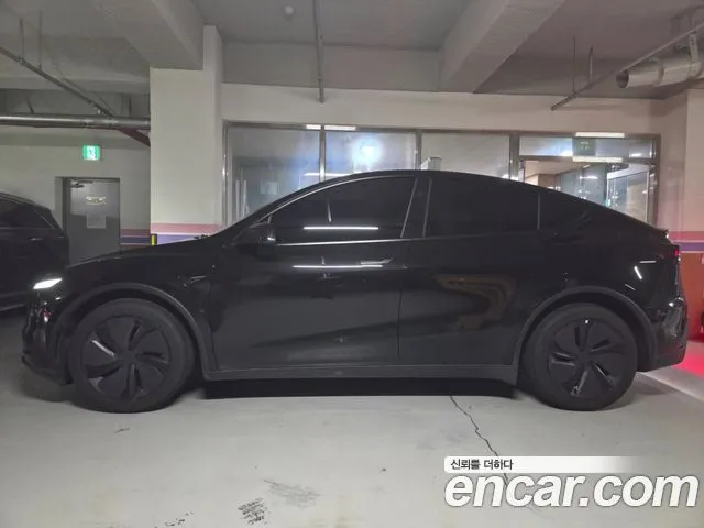 Tesla Model Y — фото 10