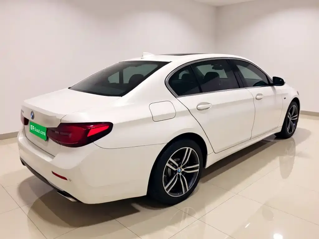 BMW 5 Series — фото 9