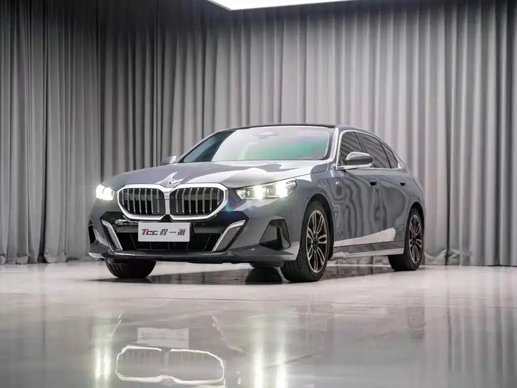 BMW 5 Series — фото 1