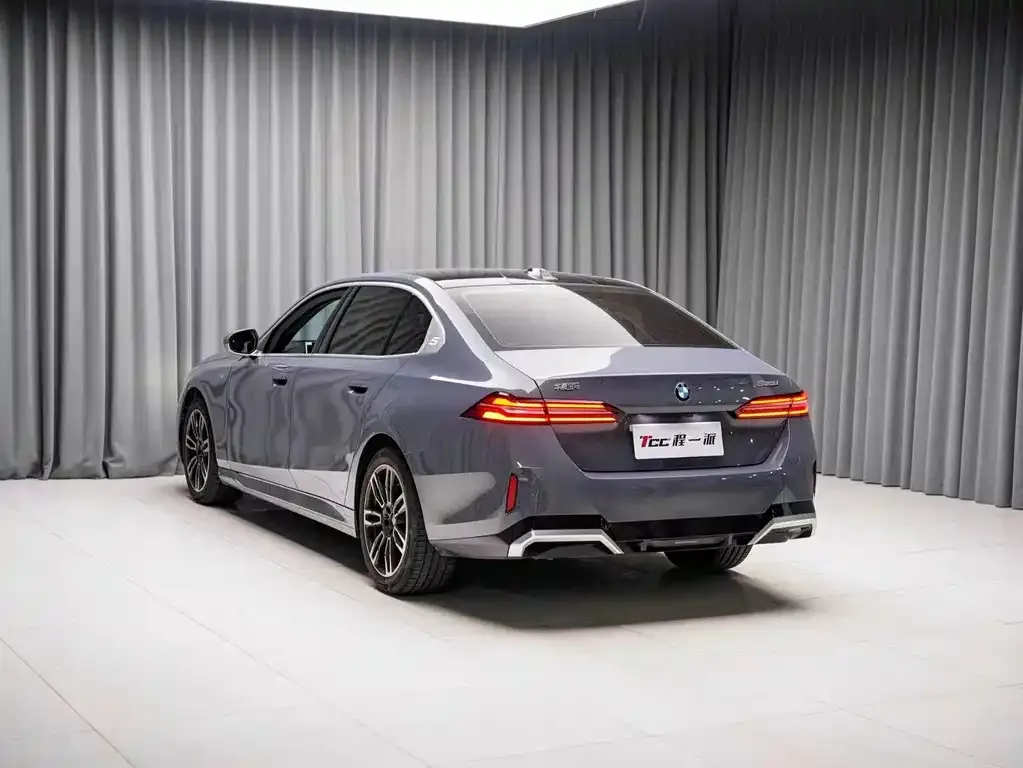 BMW 5 Series — фото 3