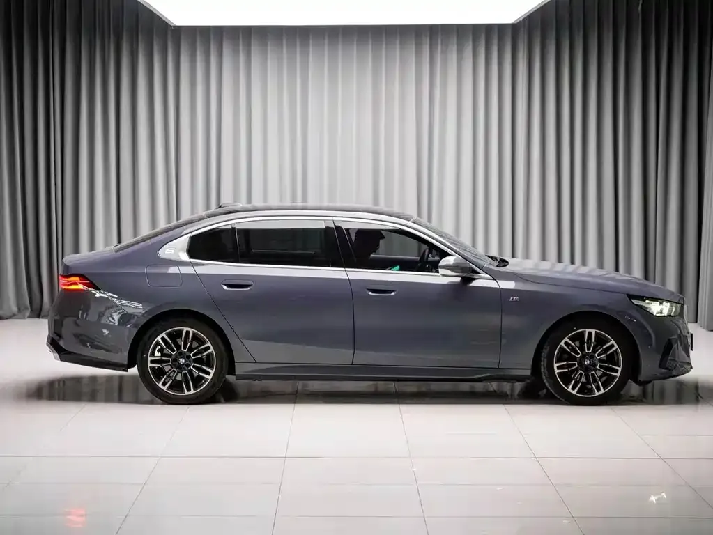 BMW 5 Series — фото 4