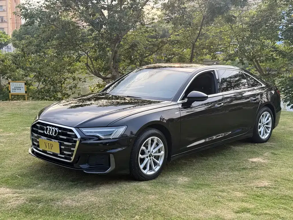 Audi A6L — фото 1