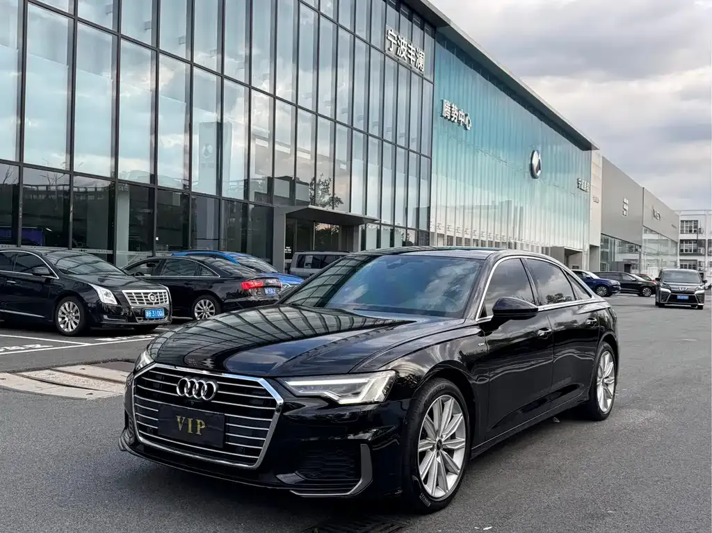 Audi A6L — фото 1