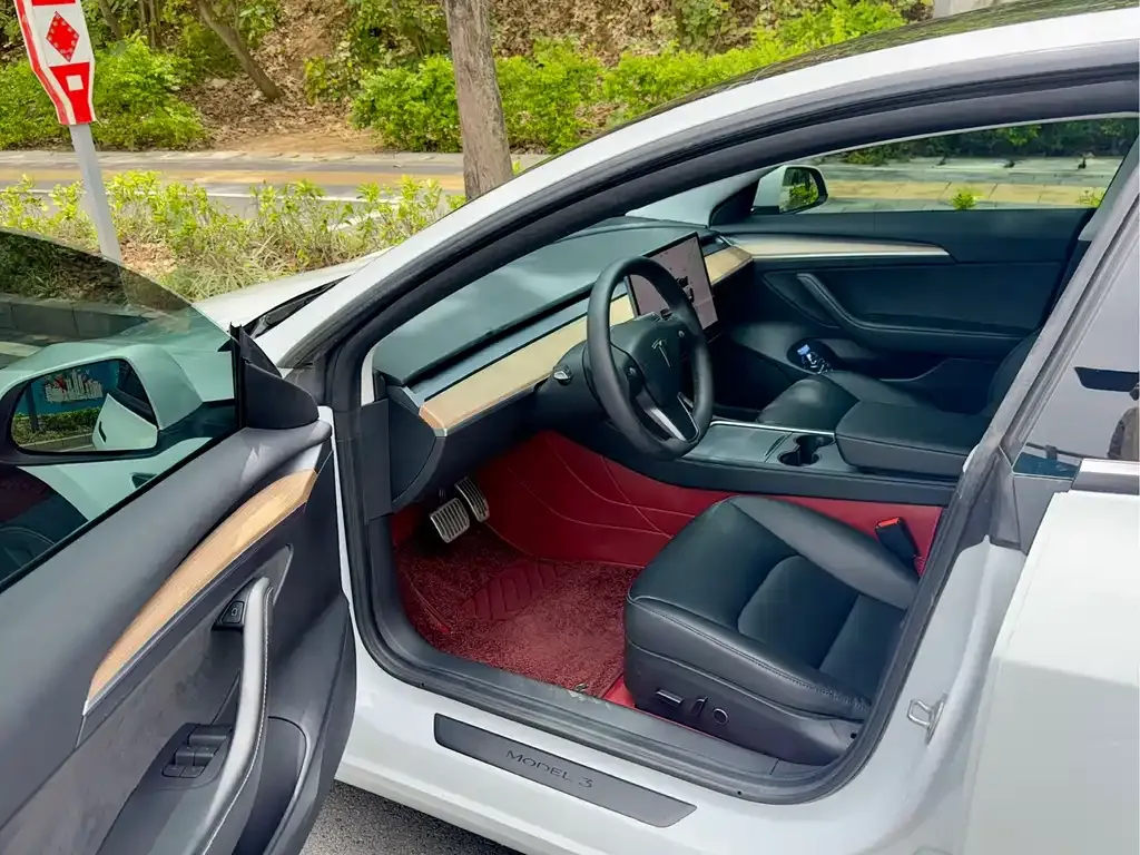 Tesla Model 3 — фото 4