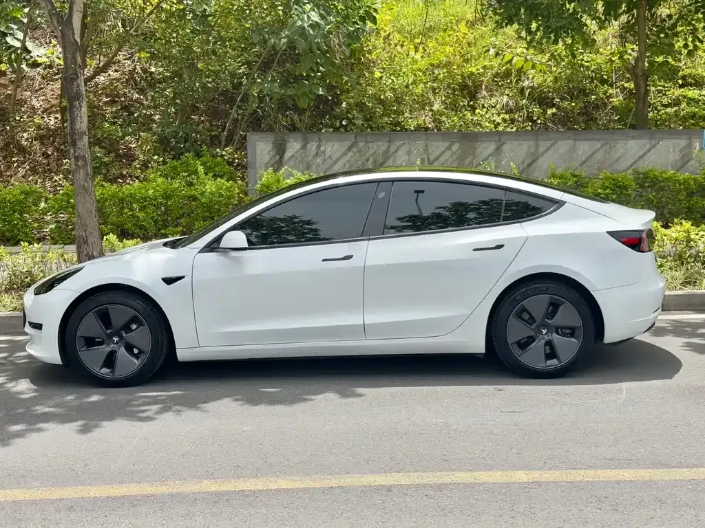 Tesla Model 3 — фото 7