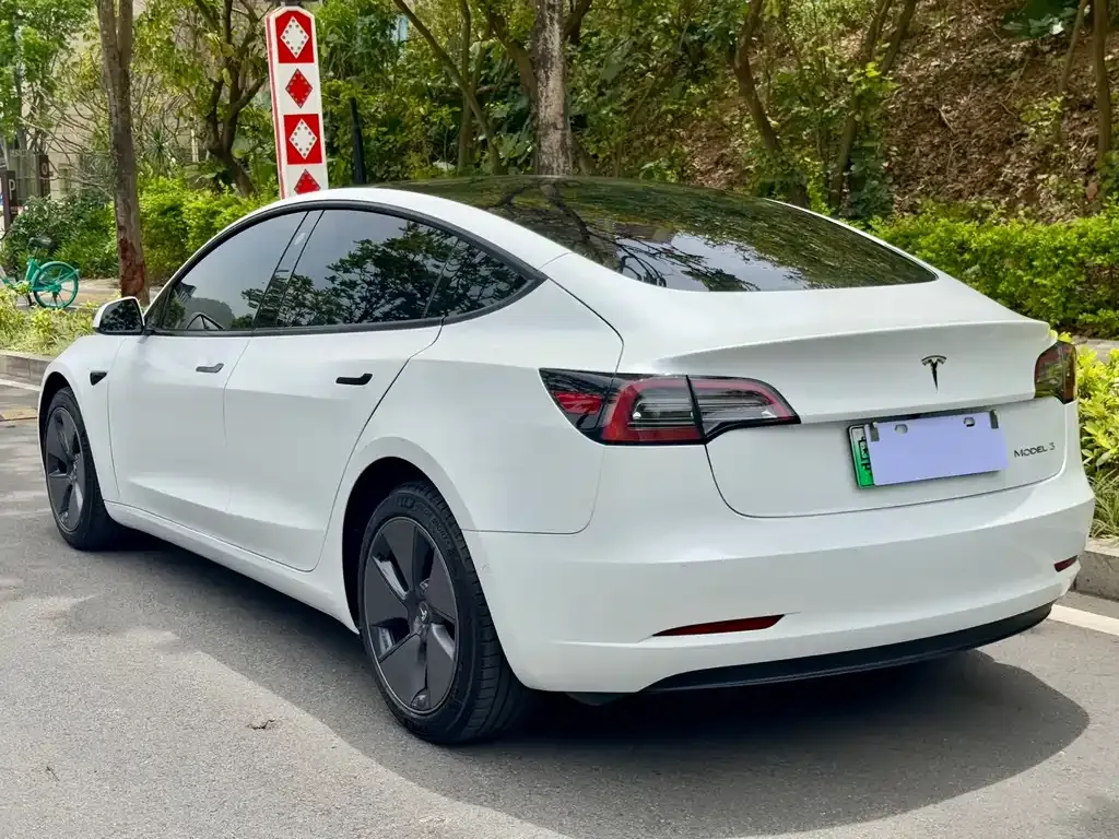 Tesla Model 3 — фото 9