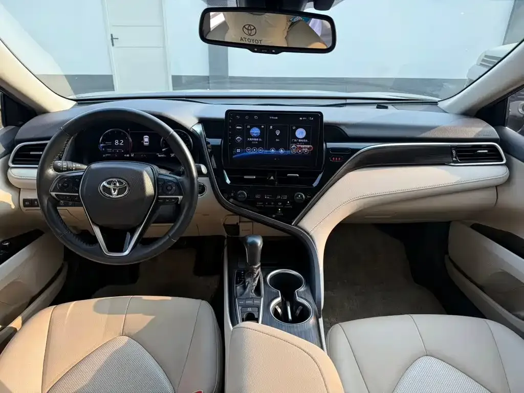 Toyota Camry — фото 5