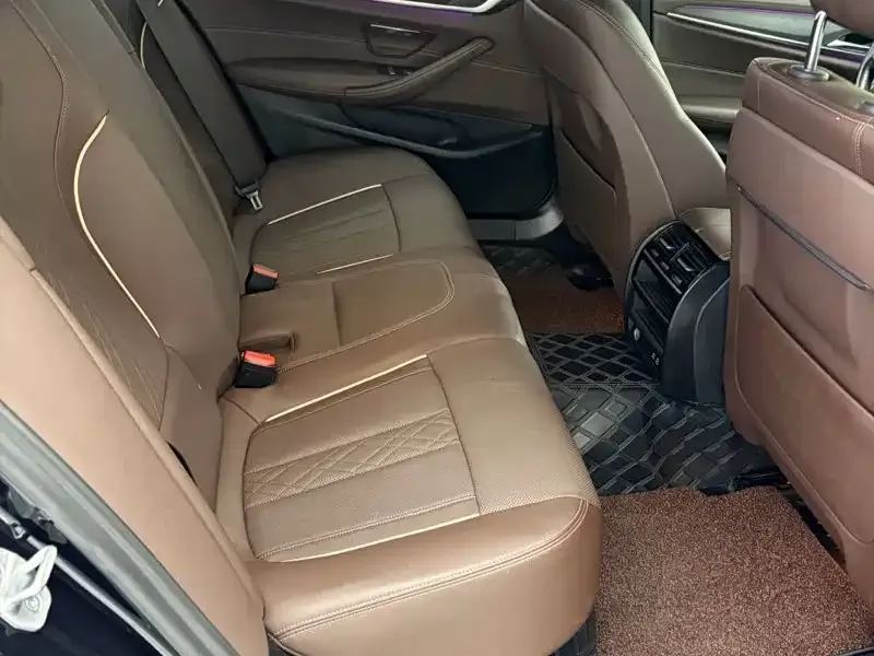 BMW 5 Series — фото 10