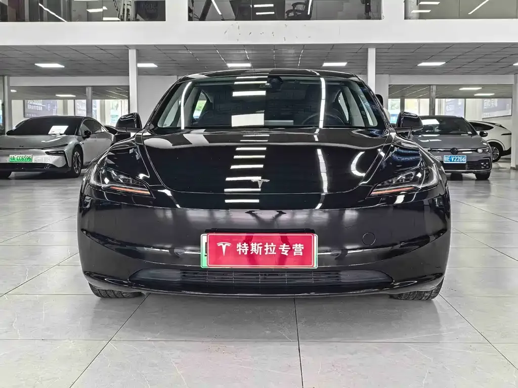 Tesla Model 3 — фото 6