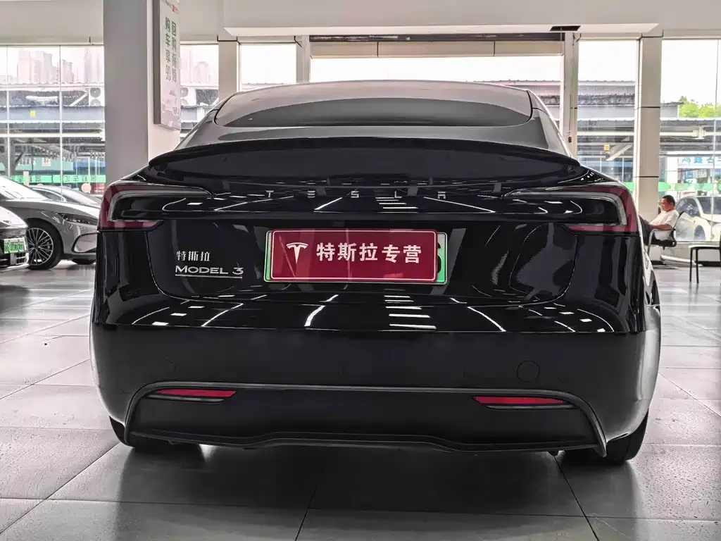 Tesla Model 3 — фото 3