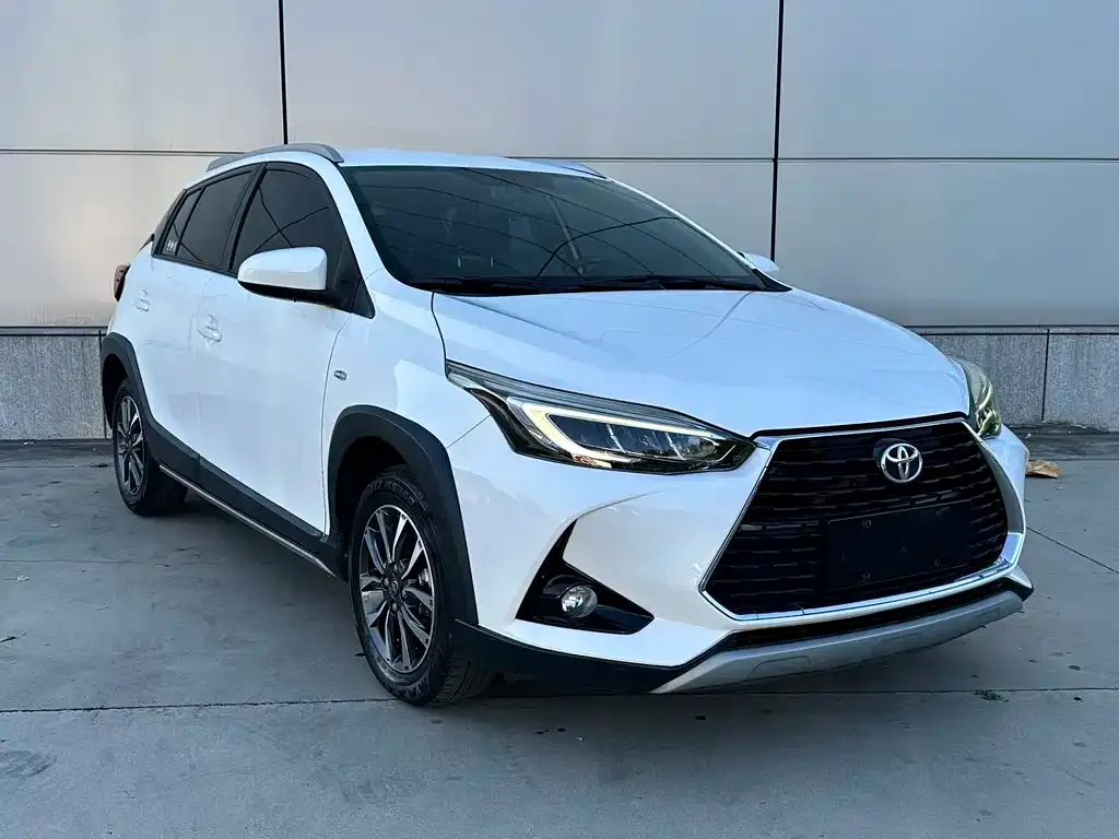 Toyota Yaris L — фото 2