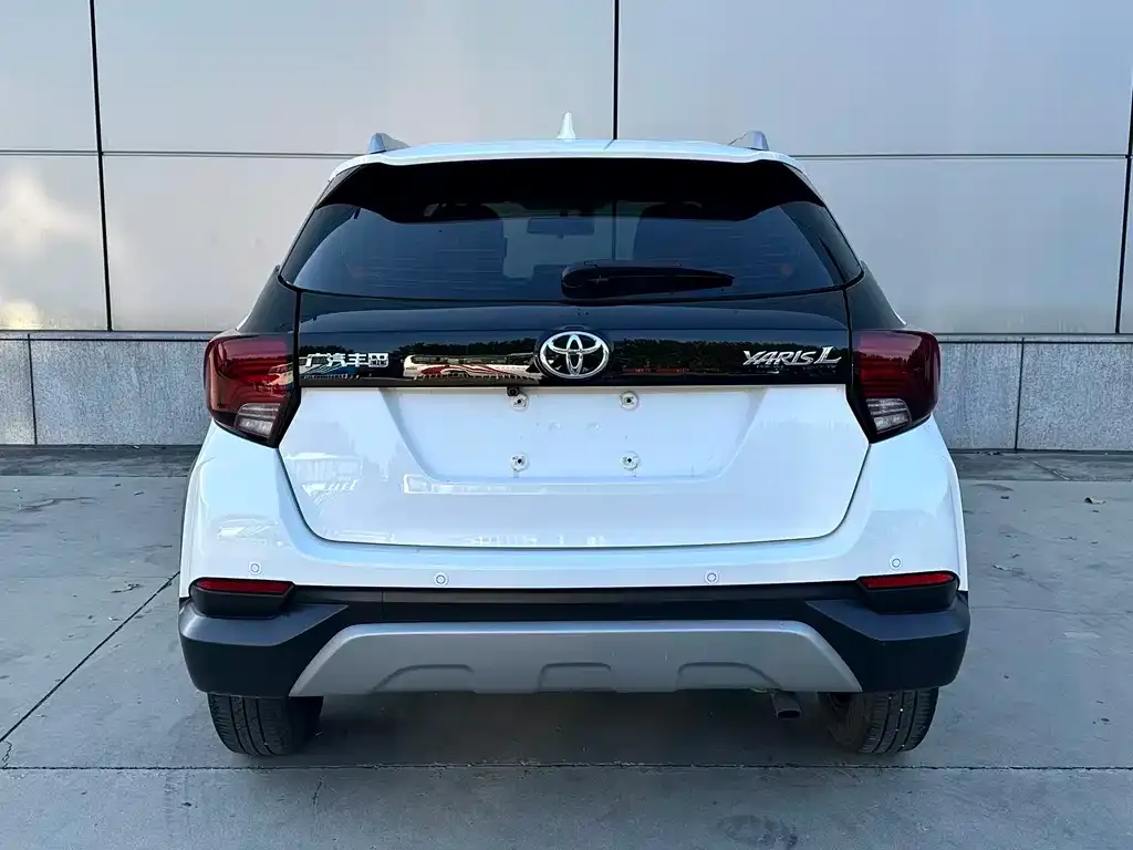 Toyota Yaris L — фото 6