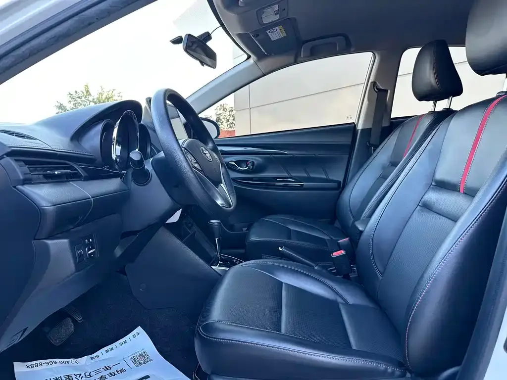 Toyota Yaris L — фото 7
