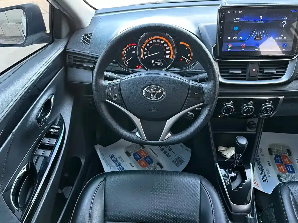 Toyota Yaris L — фото 10